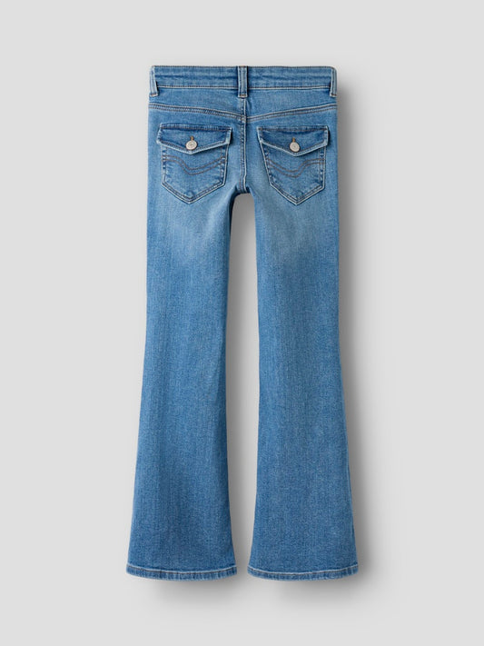 Blå låg midja jeans med broderade bakfickor med lock till tjej. Blå utsvängda flared jeans byxor till flicka, barn och ungdom.
NKFPOLLY LW BOOT JEANS 2340-FR T
13249878