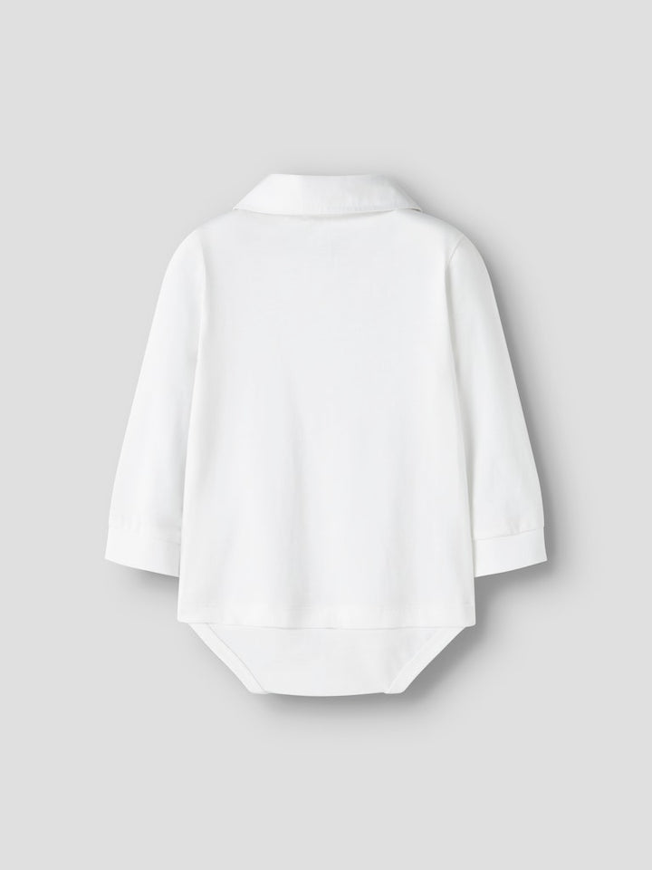 Vit skjorta body med knappar i halsen, skjort krage och beige fluga.
Söt skjorta till bebis pojke som vill vara finklädd. Skjort body, skjorta till nyfödd baby pojke. Ekologiska bebiskläder från Name it.
NBMNOLLER LS BODY
13246830