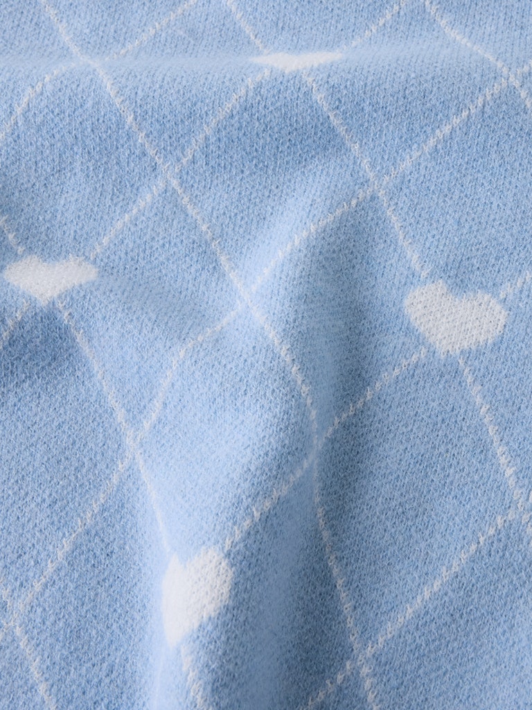 Blå stickad tröja med vita hjärtan till tjej. Mysig tjocktröja till flicka från Name it i återvunnen polyester.
NKFSINIA LS KNIT
13258541