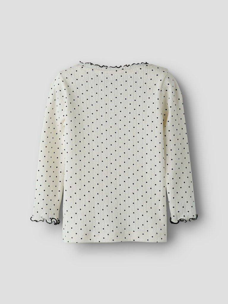 VIt svart prickig tröja till flicka. Ekologiska barnkläder från Name it, söt topp med mönstrad struktur och söta detaljer.
NMFTANIA LS SLIM TOP
13258575