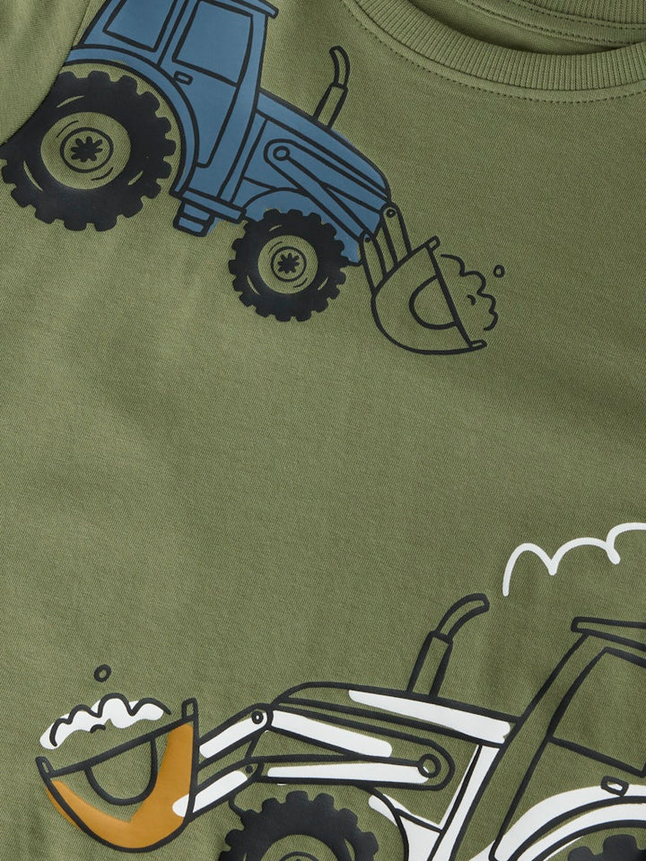 Långärmad grön t-shirt till pojke. Traktor tröja i ekologisk bomull till barn pojke från Name it.
NMMBERLAN LS NREG TOP
13259578