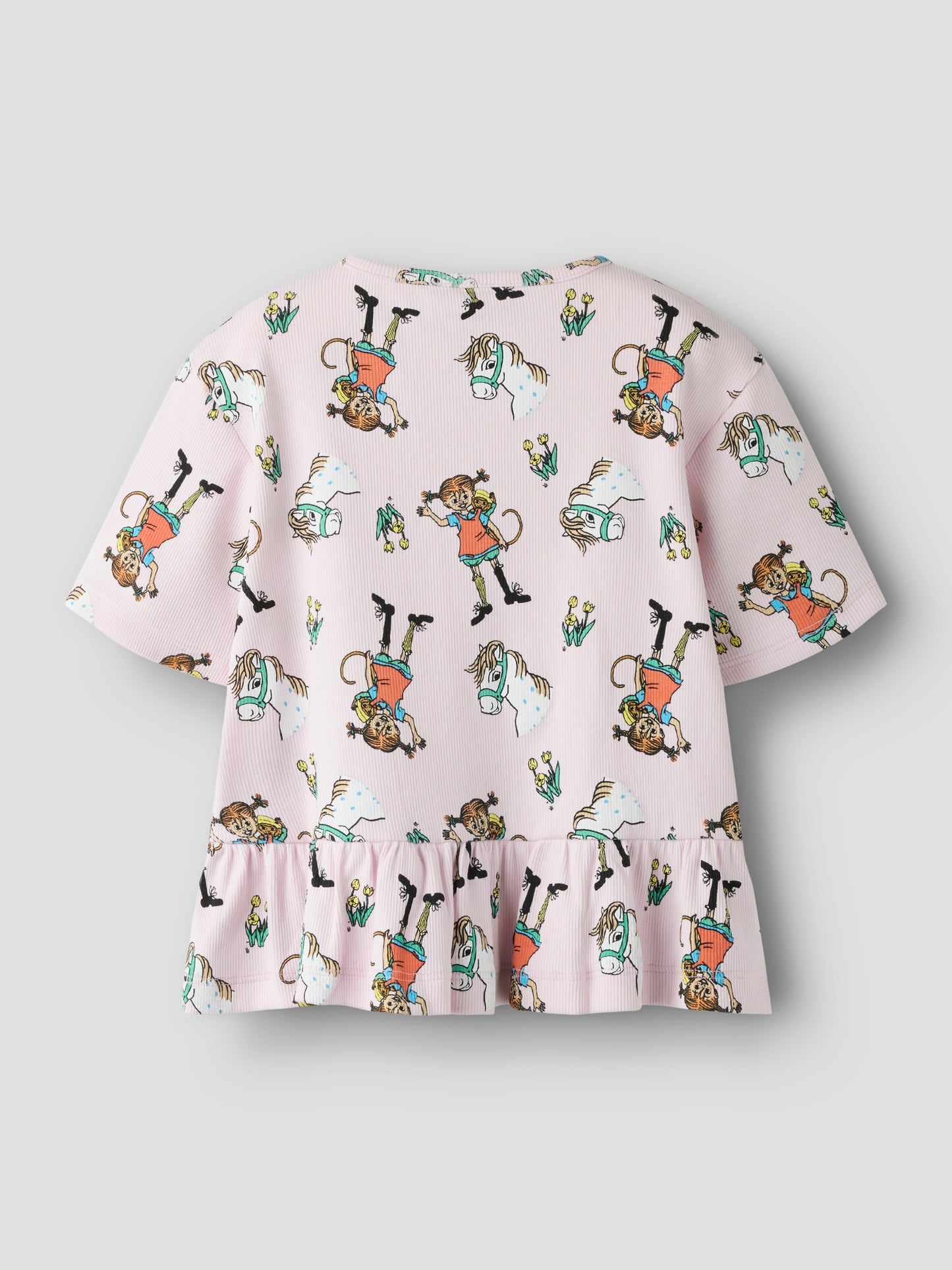 Ljus rosa kortärmad t-shirt till flicka med Pippi Långstrump. Pippi Longstocking topp till flicka. Ekologiska barn kläder från Name it till flicka med Pippi.
NMFMARA PIPPI SS NREG TOP SKY
13260714