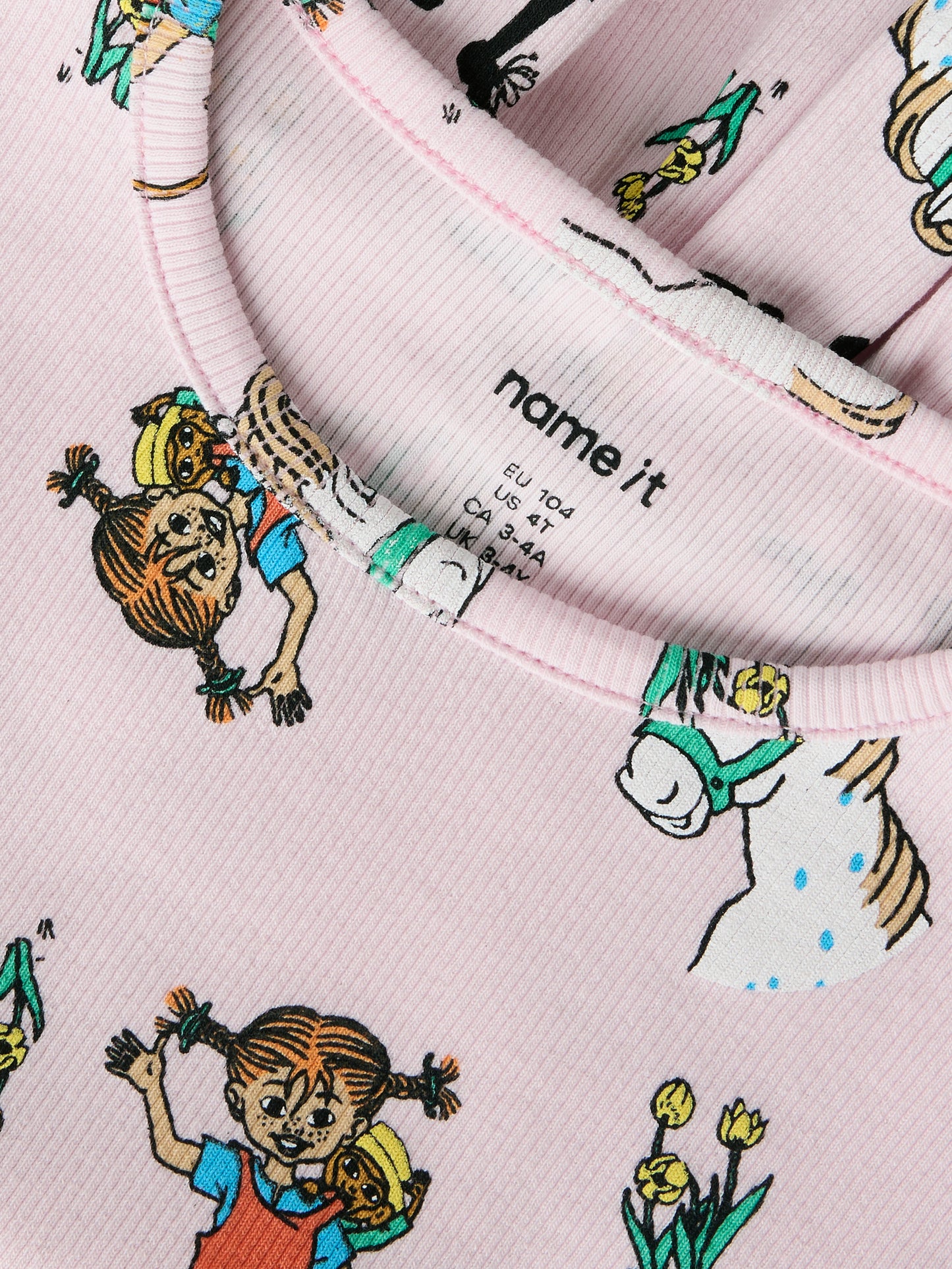 Ljus rosa kortärmad t-shirt till flicka med Pippi Långstrump. Pippi Longstocking topp till flicka. Ekologiska barn kläder från Name it till flicka med Pippi.
NMFMARA PIPPI SS NREG TOP SKY
13260714