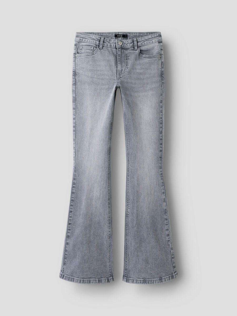 Grå utsvängda flared jeans med bakfickor med lock till tjej. Ungdoms byxor bootcut jeans från LMTD.
NLFBLIBLING DNM S LW FLARED PANT
13249634