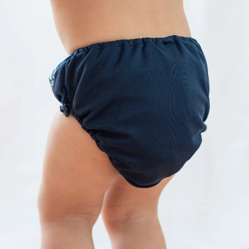 Blå blöj bad byxa till bebis pojke och flicka. Badbyxor till babysim blöjbadbyxa från Geggamoja.