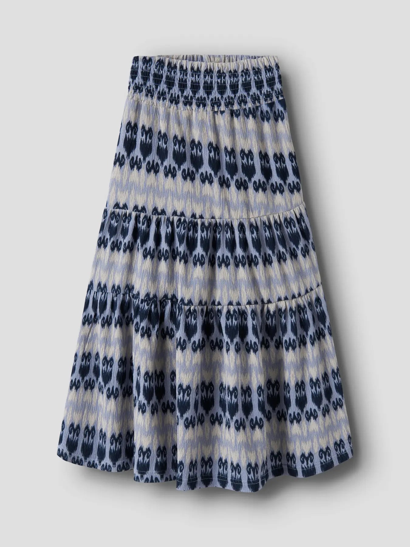 Blå och vit mönstrad lång kjol till ungdom tjej. Fin sommar kjol till flicka, barnkläder från Name it.
NKFJAMSA LONG SKIRT BOX
13256703