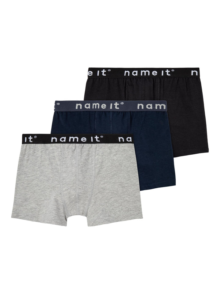 3 pack kalsonger till pojke. Barn kallingar, boxershorts med resår logga Name it till barn och ungdom kille. Grå, blå och svarta kalsonger till pojke från Name it.
NKMBOXER 3P NOOS
13208836
