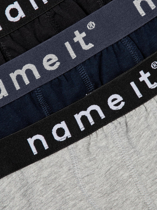 3 pack kalsonger till pojke. Barn kallingar, boxershorts med resår logga Name it till barn och ungdom kille. Grå, blå och svarta kalsonger till pojke från Name it.
NKMBOXER 3P NOOS
13208836