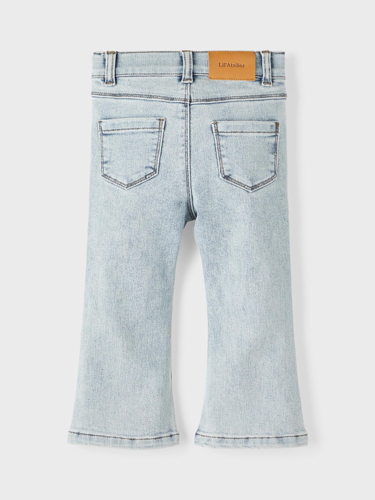Ljusblå korta jeans